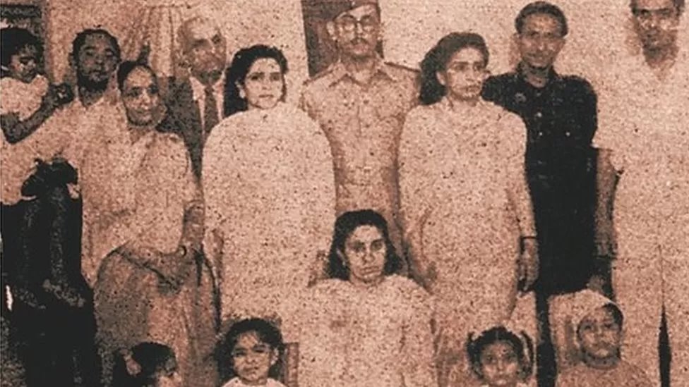 భార్య, కుటుంబ సభ్యులతో కల్నల్ ఎహసాన్ ఖాదిర్