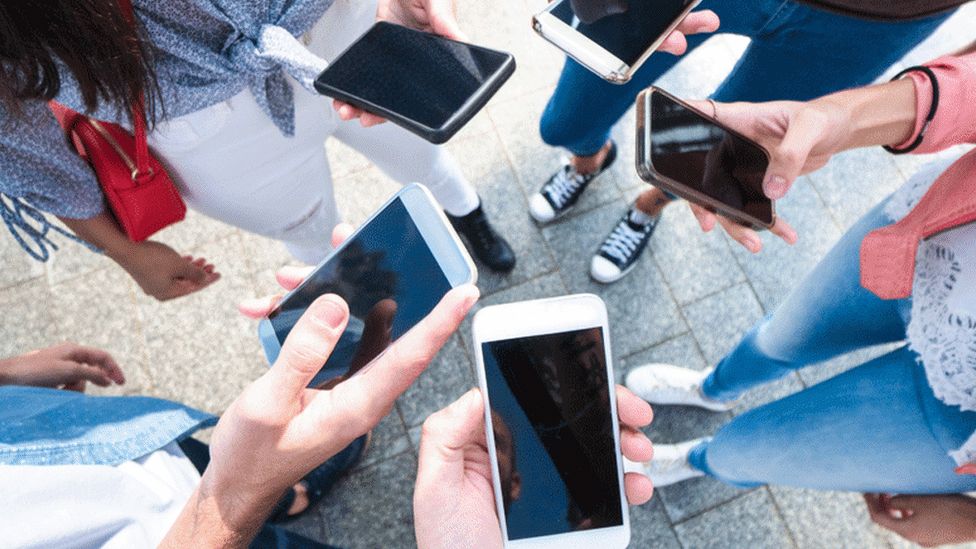 ఈమెయిల్, వాట్సాప్‌ల నుంచి వచ్చే మెసేజ్‌లతో జాగ్రత్తగా ఉండాలి.