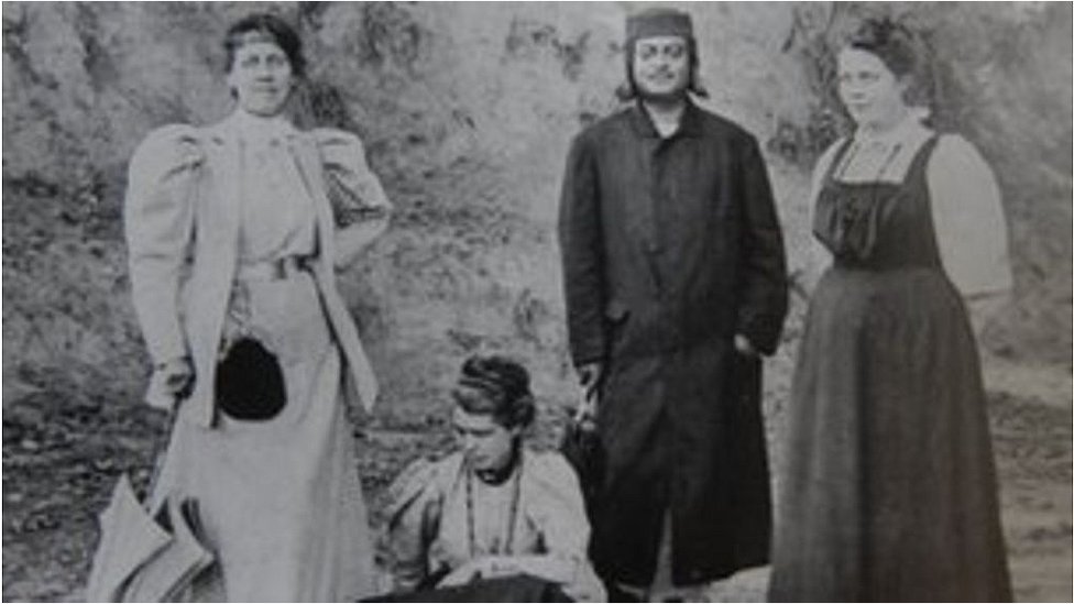 కశ్మీర్ పర్యటనలో స్వామి వివేకానంద కశ్మీర్ పర్యటనలో స్వామి వివేకానంద