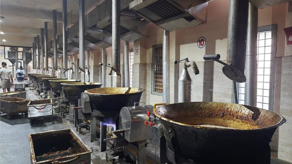 అన్నవరం ప్రసాదం తయారీ కేంద్రం