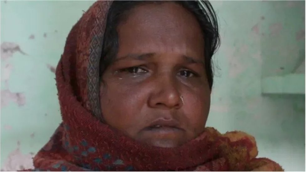 మార్కెట్‌కు వెళుతుండగా ఎద్దు పొడవడంతో పూనమ్ భర్త మరణించారు