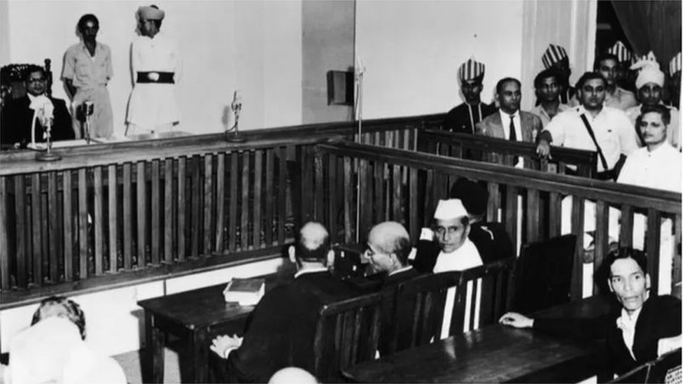 గాంధీ హత్య కేసు విచారణ సమయంలో బోనులో గాడ్సే