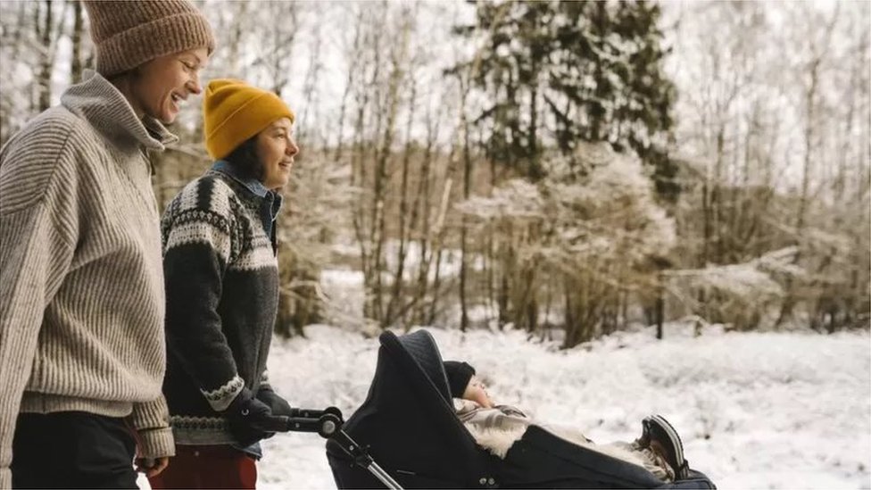 ఇళ్లలో ఉండే కాంతి కంటే బయటి కాంతి 50 నుంచి 100 రెట్లు ప్రకాశమంతంగా ఉంటుంది. చలికాలంలో సహజ కాంతిలో నడవడం మంచిది.