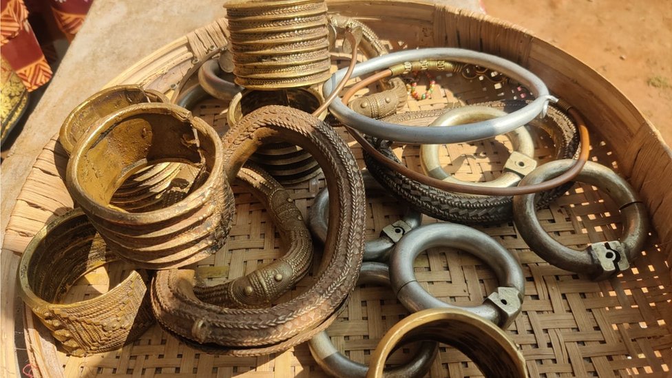 గిరిజనుల అలంకరణ వస్తువులు