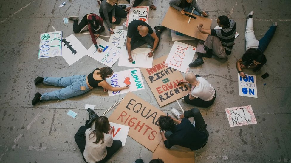 విలువలు అభిప్రాయాల విషయంలో మనలా ఆలోచించే వారివైపే మనం మొగ్గుచూపుతామని చాలా పరిశోధనలు చెప్తున్నాయి