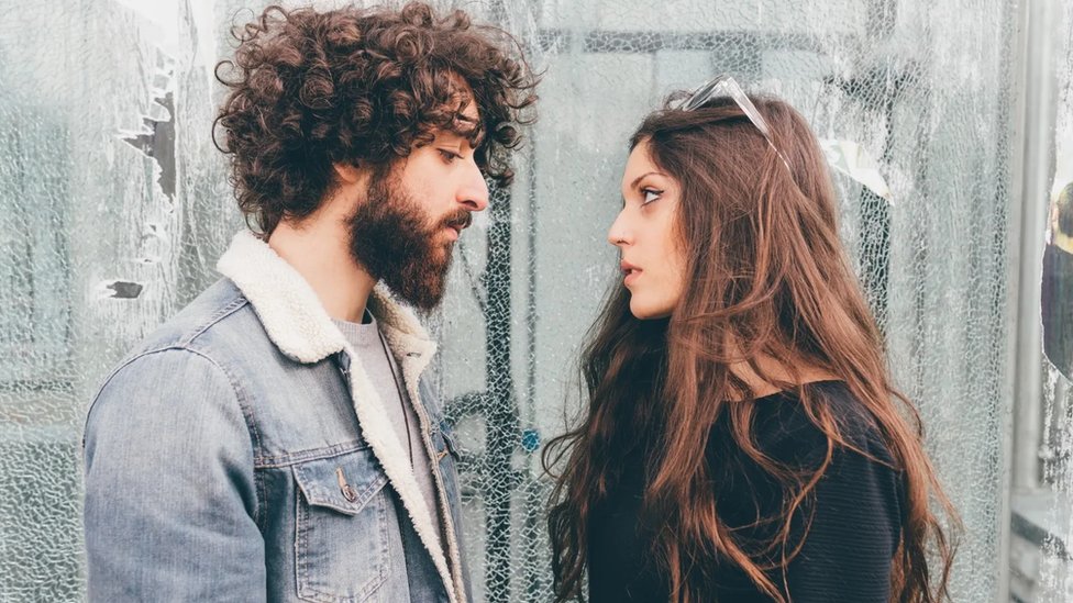 యువతీయువకులు