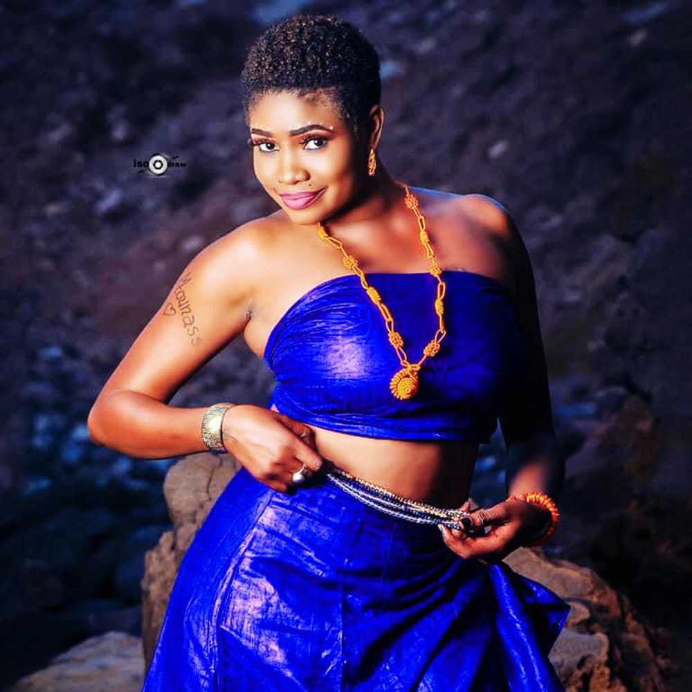 లేడీ మౌనాస్