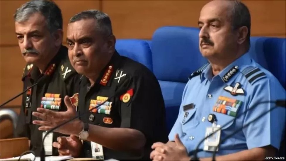 సైనిక ఉన్నతాధికారులు
