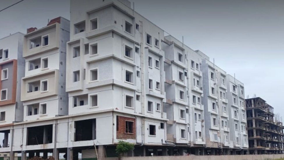 నిర్మాణంలో ఉన్న అపార్ట్‌మెంట్
