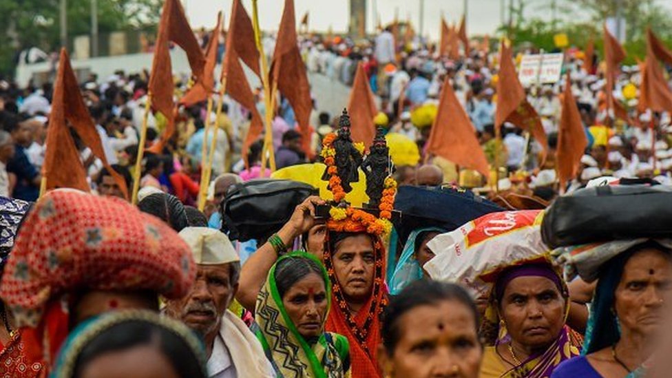 పండర్‌పుర్ వారీలో పాల్గొన్న వర్కారీ మహిళలు