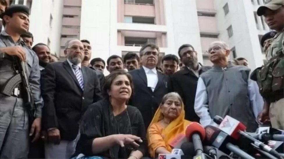 జాకియా జాఫ్రీతో తీస్తా సెతల్వాద్ జాకియా జాఫ్రీతో తీస్తా సెతల్వాద్