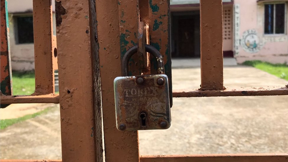 ఊపర్‌బేడా‌లో మూసివున్న ఆసుపత్రి