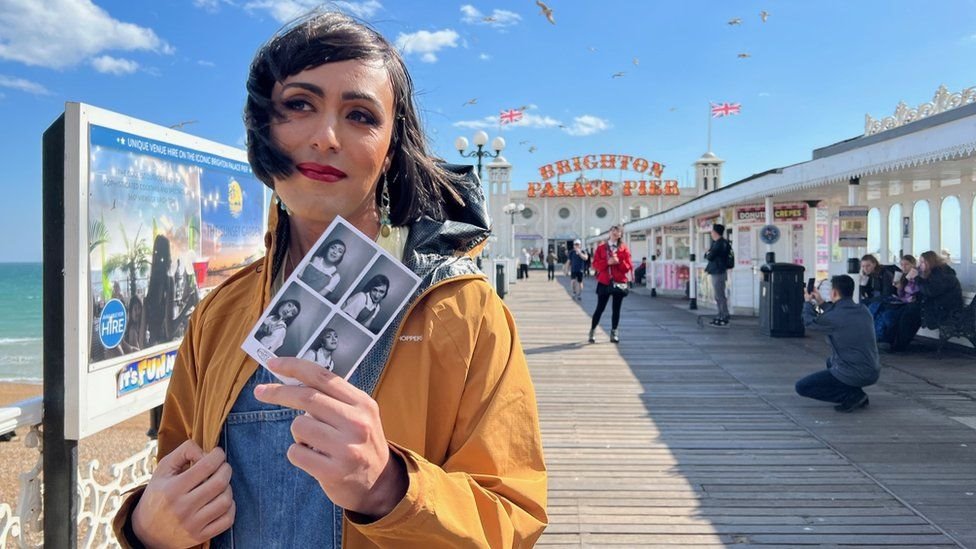 బెల్లా ప్రస్తుతం ఫ్లాట్‌లోకి మారారు, ఉద్యోగం కోసం వెతుకుతున్నారు