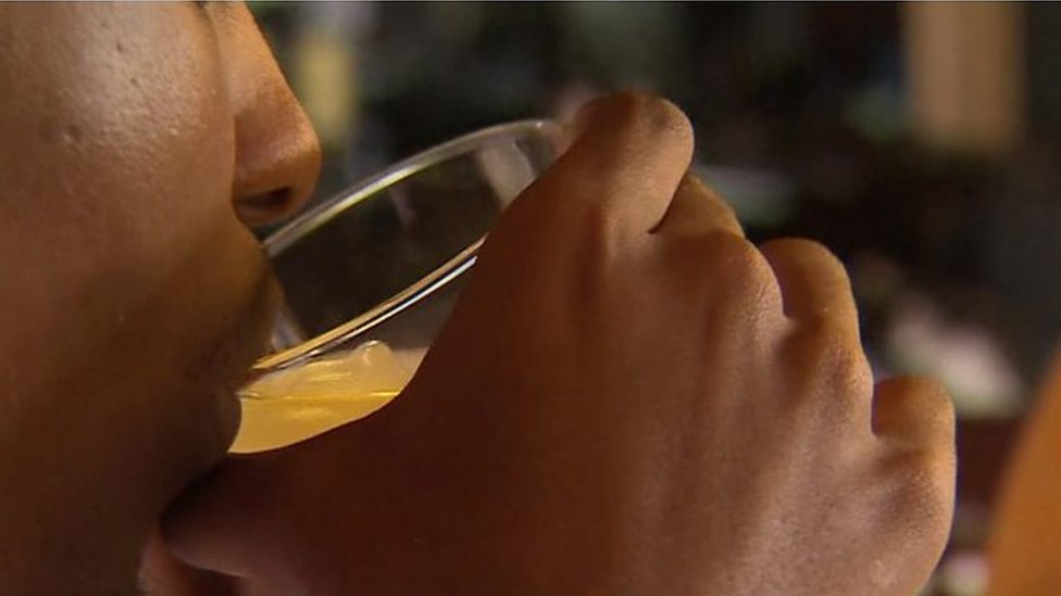 నాటు సారాలో అధిక మత్తు కోసం మిథనాల్ కలపడం ప్రమాదకరంగా మారుతోంది నాటు సారాలో అధిక మత్తు కోసం మిథనాల్ కలపడం ప్రమాదకరంగా మారుతోంది