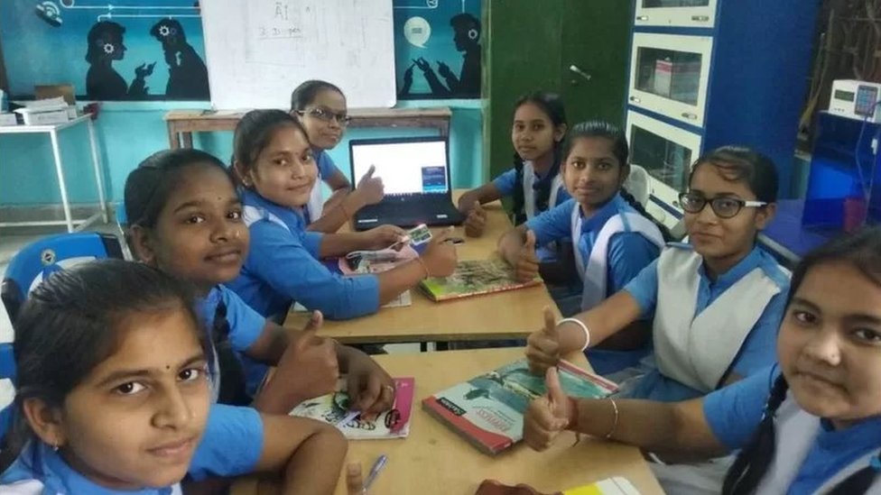 విద్యార్థినులు