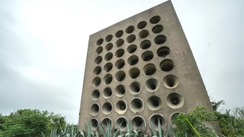 1967లో తైవాన్ నిర్మించిన లౌడ్ స్పీకర్ వాల్