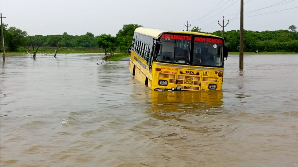 గోదావరికి వరదలు