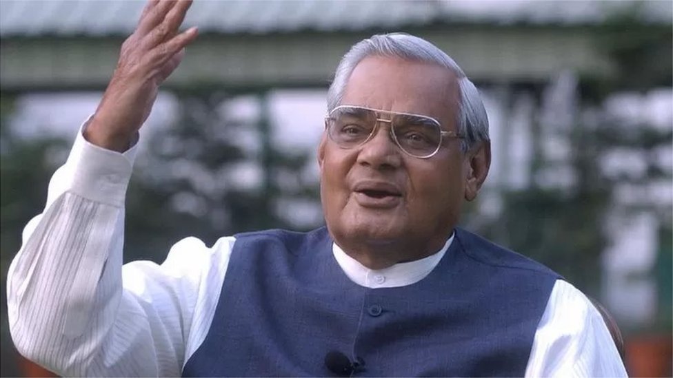 వాజ్‌పేయి ప్రభుత్వం మూడు కొత్త రాష్ట్రాలను ఏర్పాటు చేసింది