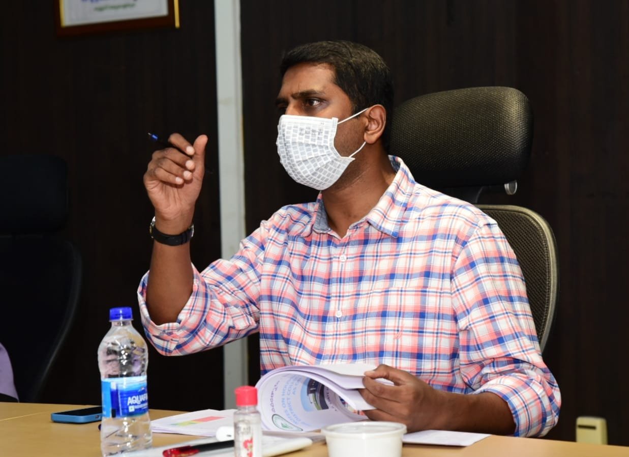 జిల్లా కలెక్టర్ హరి నారాయణన్