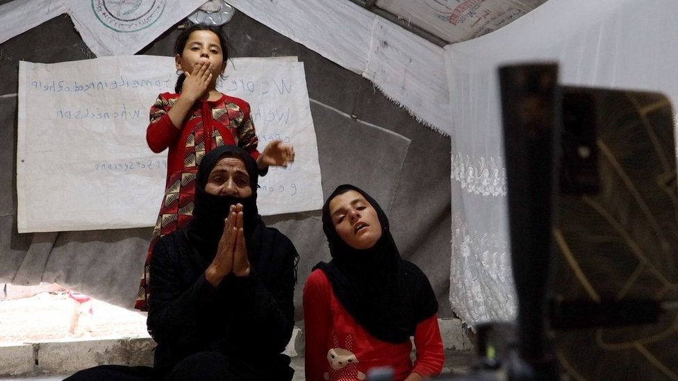 మోనా, ఆమె కుమార్తెలు