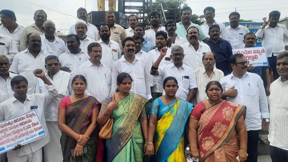 విజయవాడలో సర్పంచ్‌ల ఆందోళన