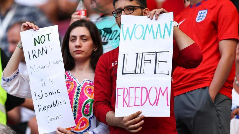 హిజాబ్ లేకుండా ఇరాన్ మహిళల నిరసన