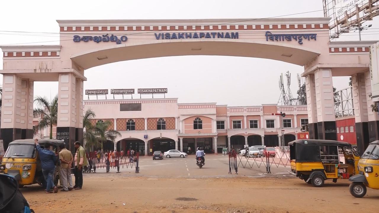 ప్రధాని విశాఖ పర్యటన ప్రధాని విశాఖ పర్యటన