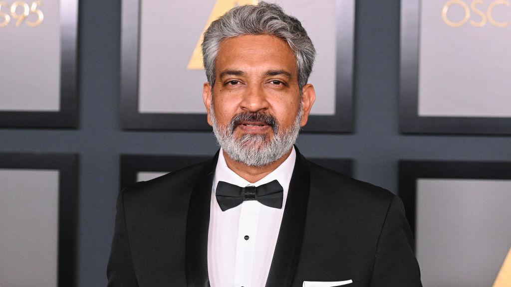 ఆస్కార్ వాల్ ముందు ఆర్ఆర్ఆర్ డైరెక్టర్ రాజమౌళి