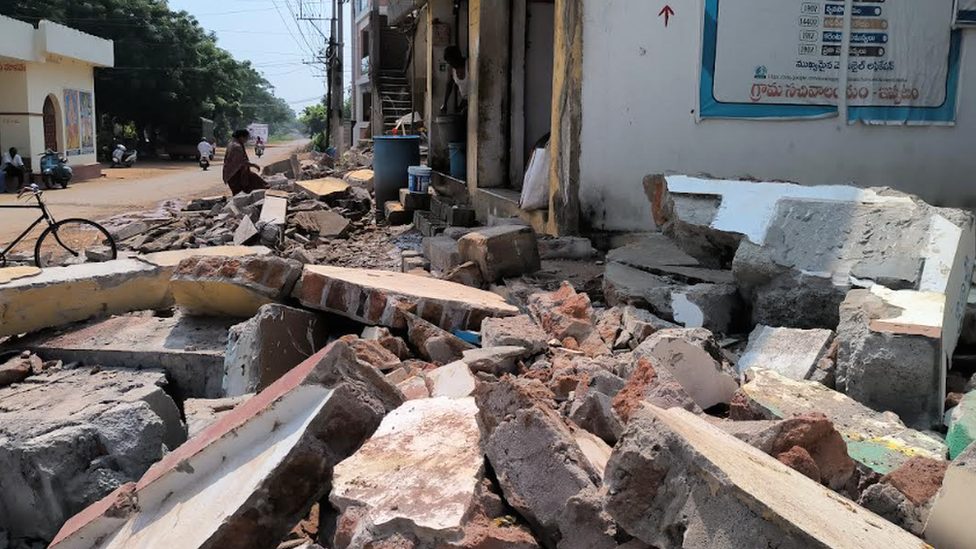 ఇప్పటం: రోడ్డు విస్తరణ కోసం కూల్చిన ఇళ్లు