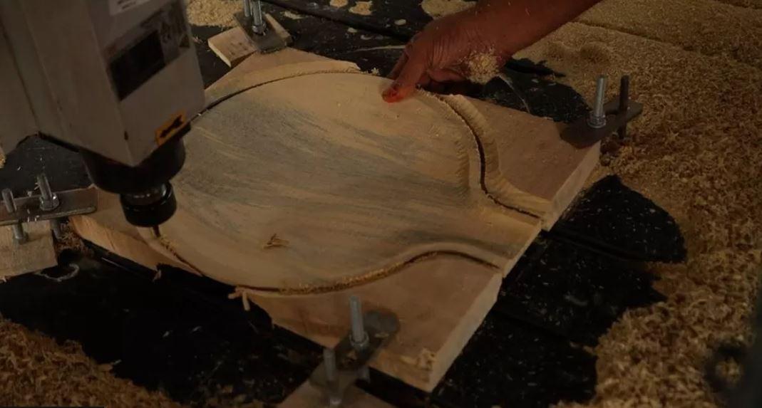 మిరాజ్ నగరం తీగ వాయిద్యాలకు ప్రసిద్ధి మిరాజ్ నగరం తీగ వాయిద్యాలకు ప్రసిద్ధి