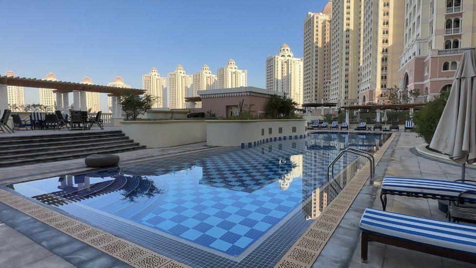 లా పెర్లా కృత్తిమ ద్వీపం