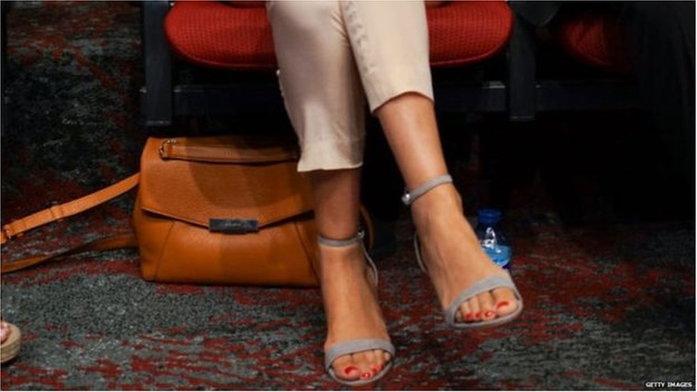 ప్రేమను మర్చిపోతున్నారు