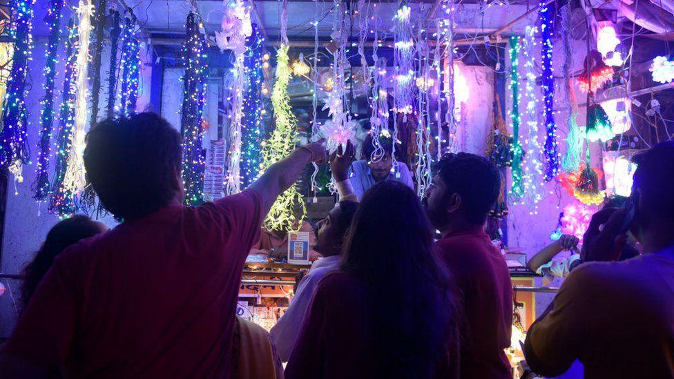 పెరిగిన జీవన వ్యయాలు పెరిగిన జీవన వ్యయాలు