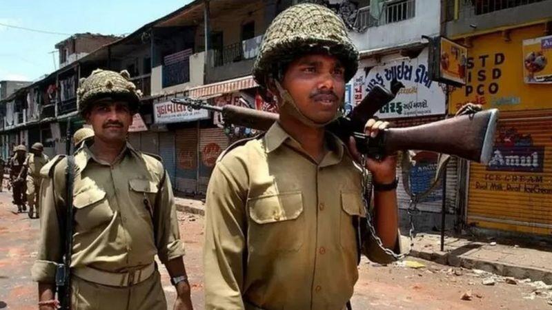 2002 గుజరాత్ అల్లర్ల సమయంలో పోలీసుల పహారా