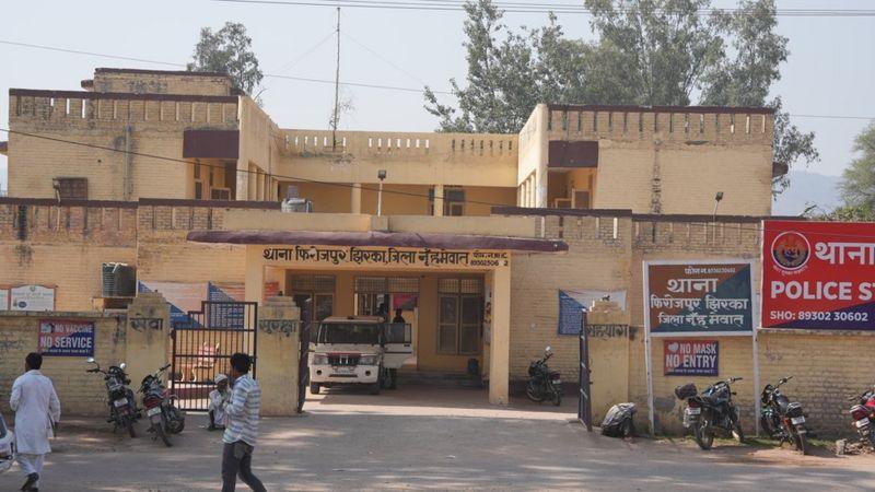 పోలీసులు పోలీసులు