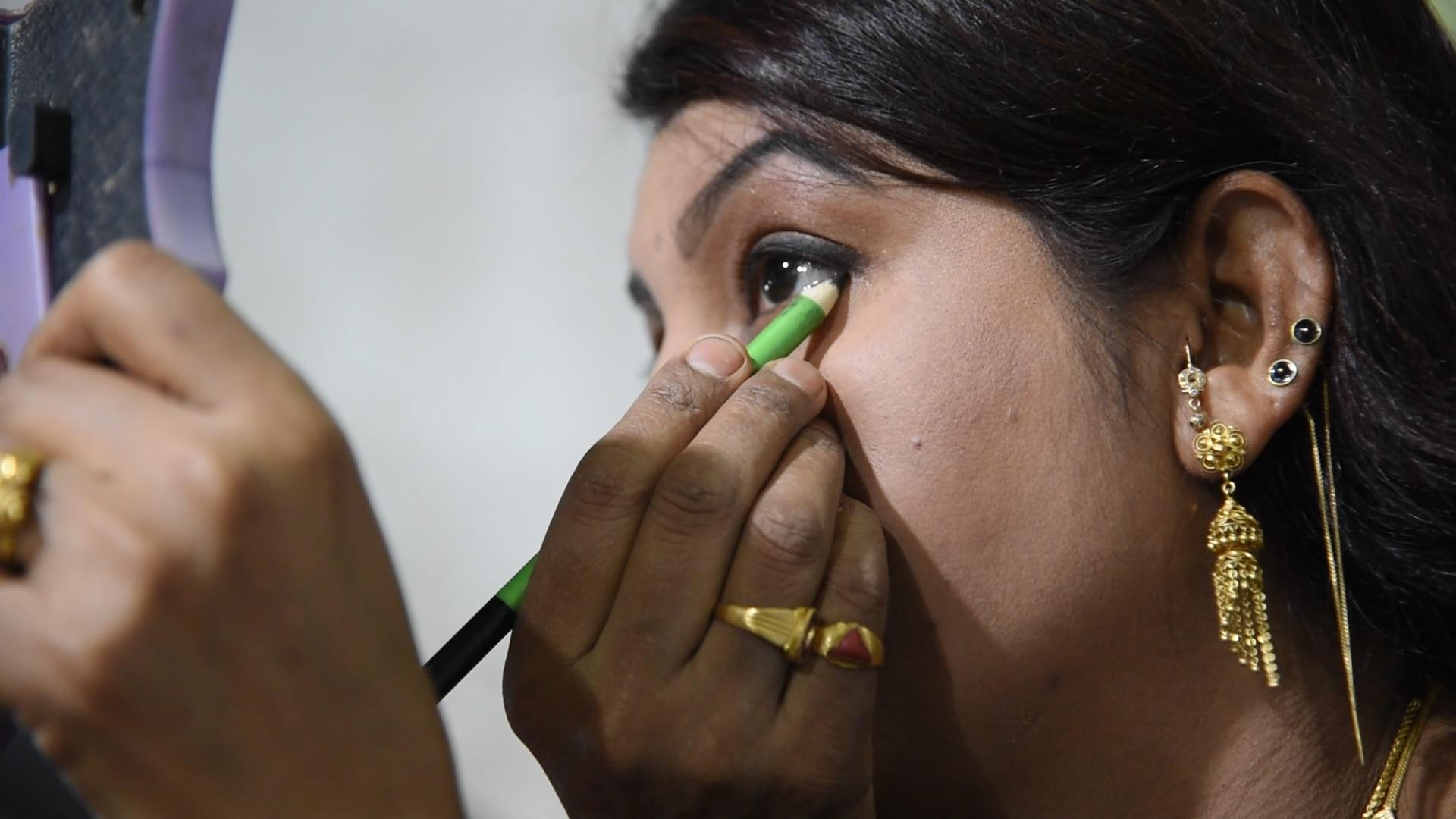 లావణి నృత్యకారిణి