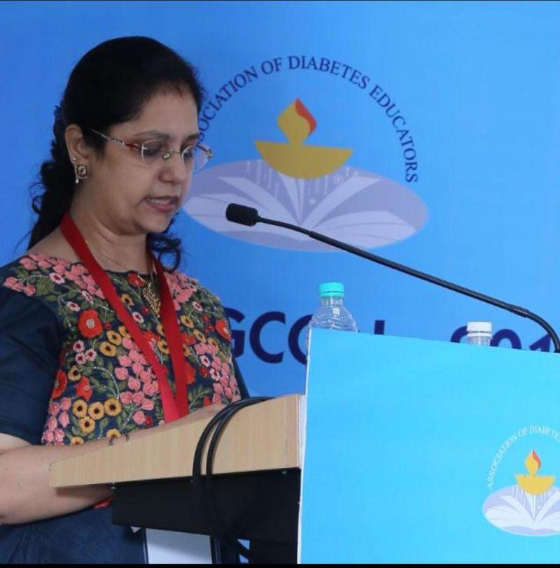 డాక్టర్ మీనాక్షి బజాజ్ డాక్టర్ మీనాక్షి బజాజ్