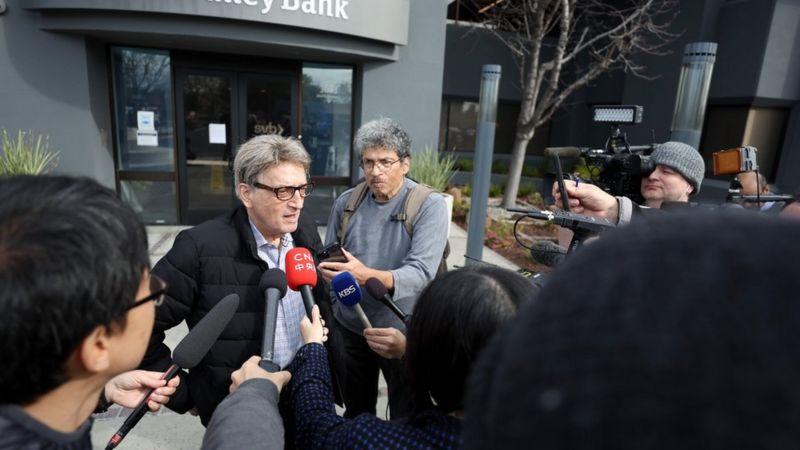 సిలికాన్ వ్యాలీ బ్యాంక్ ప్రతినిధులు సిలికాన్ వ్యాలీ బ్యాంక్ ప్రతినిధులు