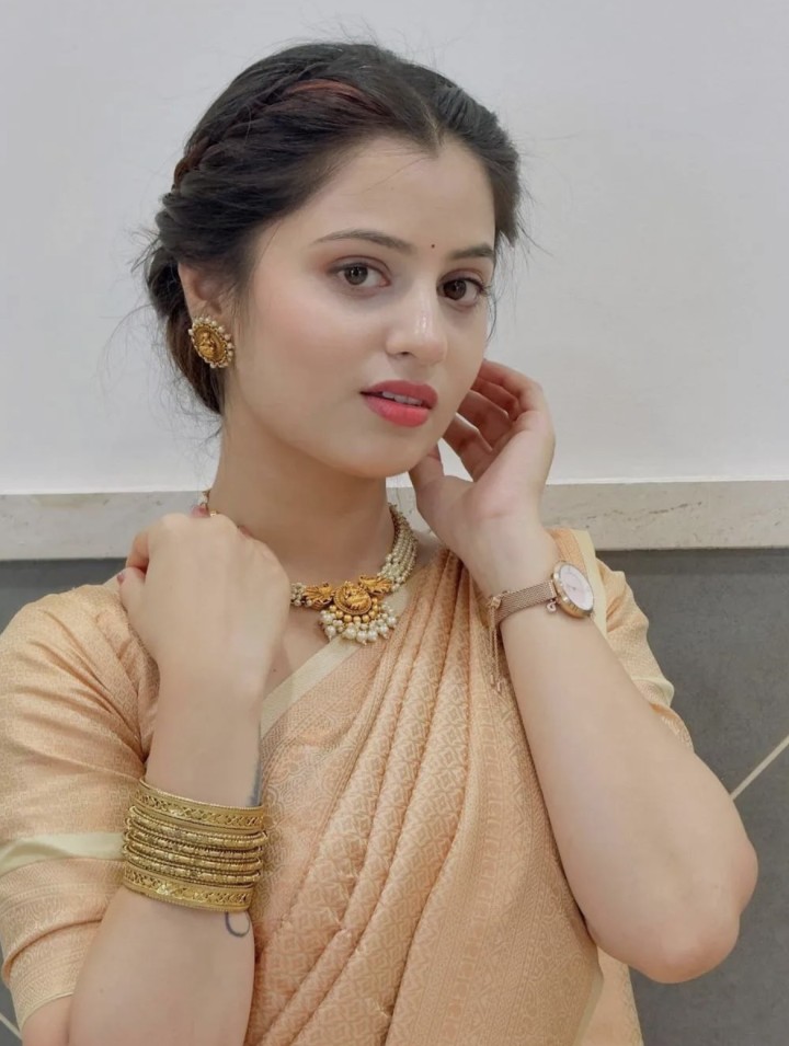 किती छान दिसते मराठी मुलगी!