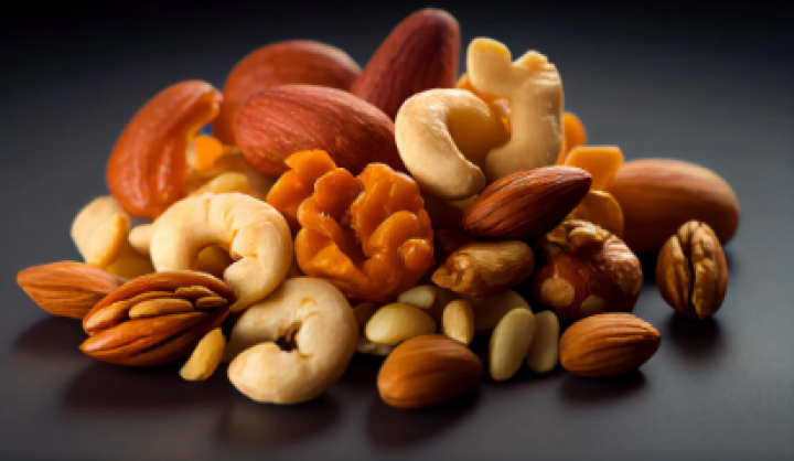 ಡ್ರೈ ಫ್ರೂಟ್ಸ್ ಆರೋಗ್ಯಕ್ಕೆ ತುಂಬಾ ಒಳ್ಳೆಯದು. ಅದರಲ್ಲೂ ಬಾದಾಮಿಯಲ್ಲಿರುವ ಮೊನೊಸಾಚುರೇಟೆಡ್ ಕೊಬ್ಬುಗಳು ನಮ್ಮ ದೇಹದಲ್ಲಿ ಸಂಗ್ರಹವಾಗಿರುವ ಕೊಬ್ಬನ್ನು ಕರಗಿಸುವ ಶಕ್ತಿ ಹೊಂದಿದೆ.