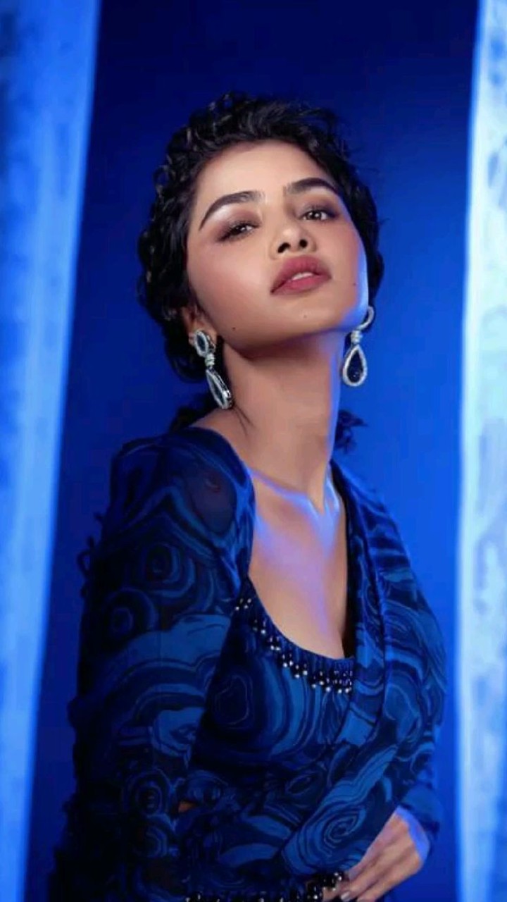 అనుపమ క్రేజీ లుక్