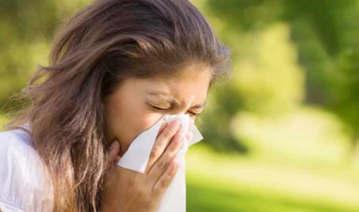 ಶೀತ, ಕಫದ ಸಮಸ್ಯೆ ಇದ್ದಾಗ ಹಾಲನ್ನು ಹೆಚ್ಚಾಗಿ ಬಳಸಬೇಡಿ. ಹಾಗೇ ಡೈರಿ ಉತ್ಪನ್ನಗಳನ್ನು ಹೆಚ್ಚು ಬಳಸಬೇಡಿ. ಇದರಿಂದ ಲೋಳೆ ಅಂಶ ಹೆಚ್ಚು ಉತ್ಪತ್ತಿಯಾಗುತ್ತದೆ.