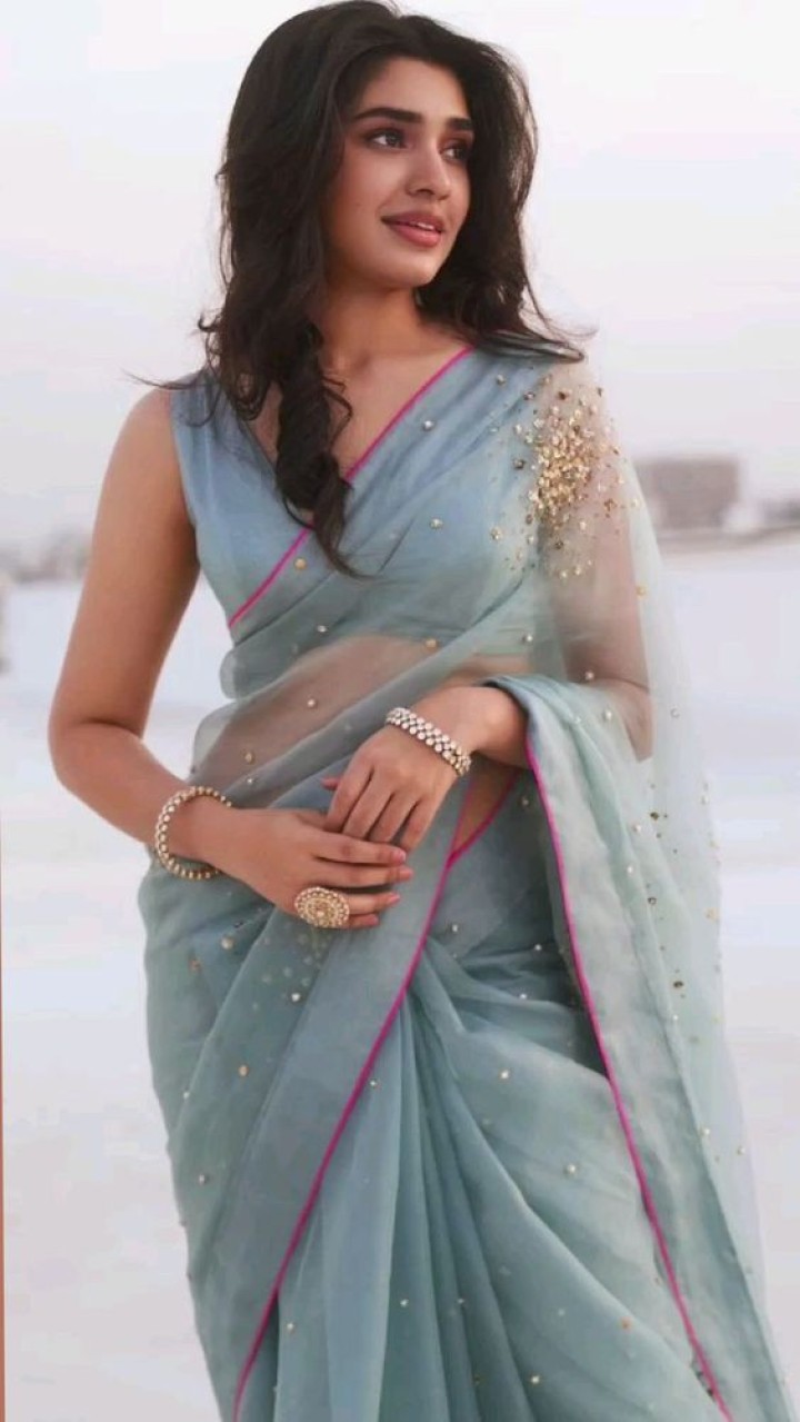 చీరలో కృతి శెట్టి బ్యూటిఫుల్ లుక్