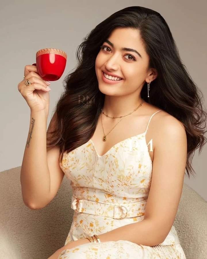 రష్మిక క్యూట్ లుక్