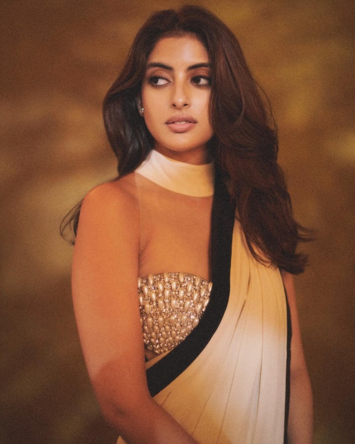 નાવ્યા નંદા નો શાનદાર અંદાજ