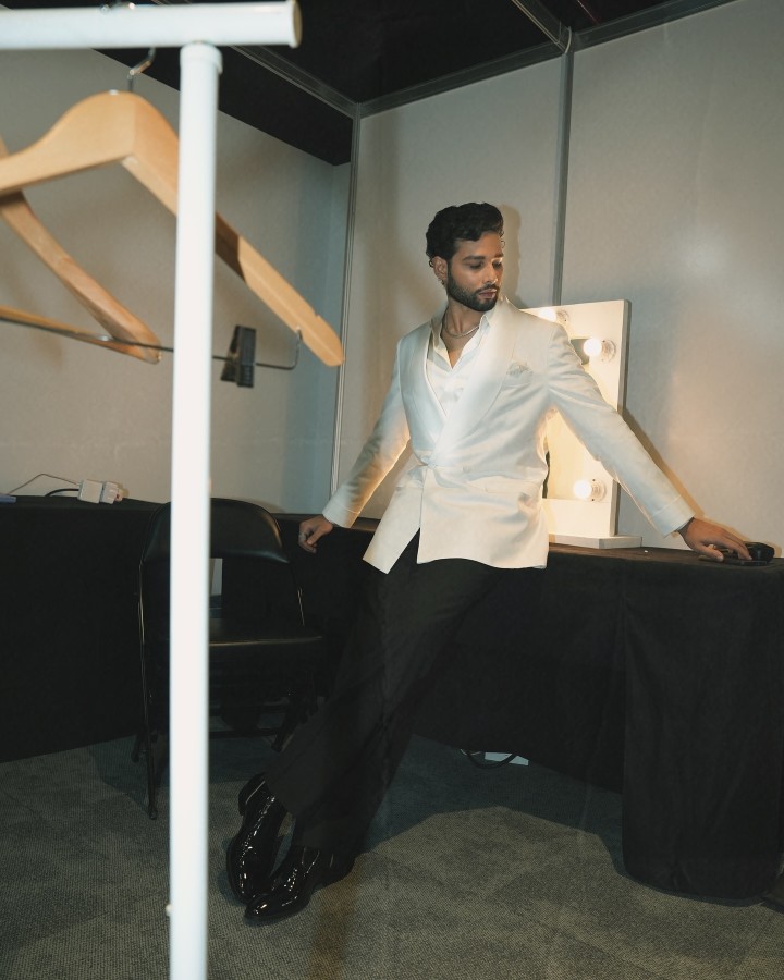 હેન્ડસમ સિદ્ધાર્થ ચતુર્વેદી