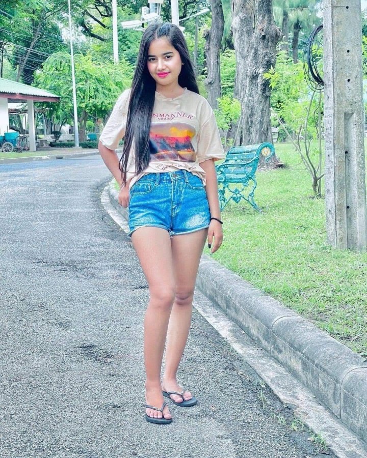 ಅಂದಕೆ ಸೌಂದರ್ಯಕ್ಕೆ ಇವಳು 1ನೆ ರಾಂಕು