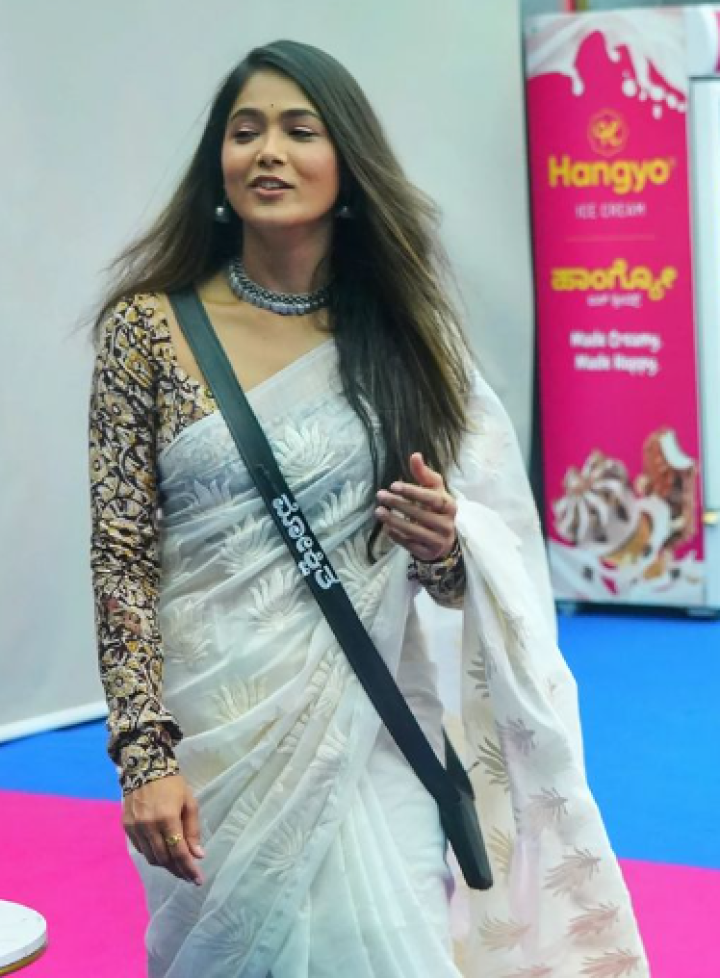 ಚಂದನದ ಗೊಂಬೆ