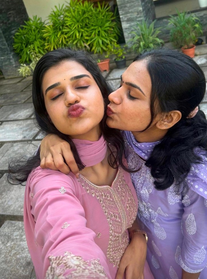 Small captions, big aesthetic impact.