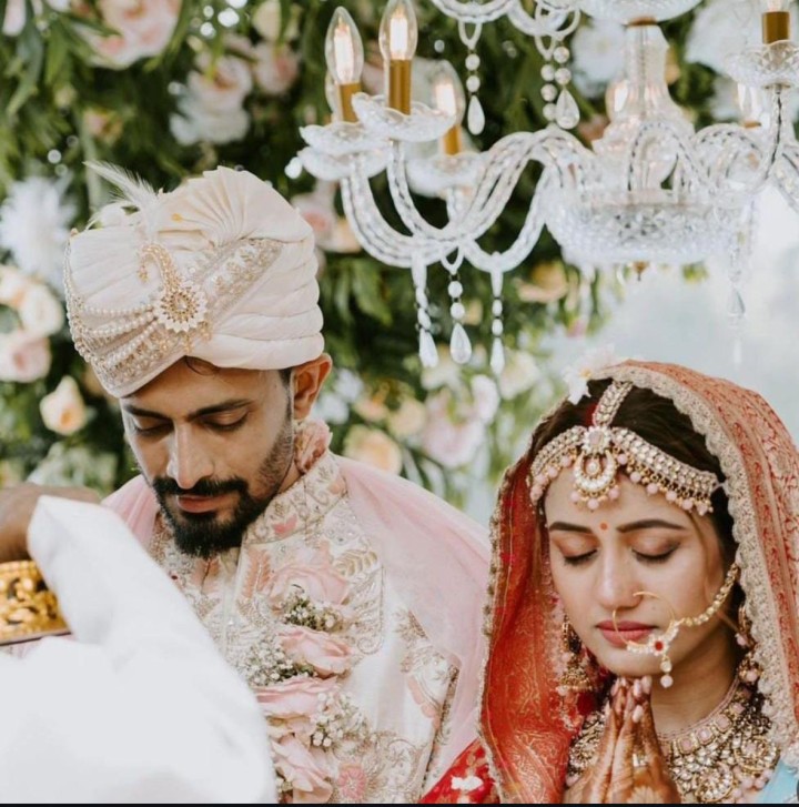 ବିବାହ ବନ୍ଧନରେ ବାନ୍ଧି ହେଲେ